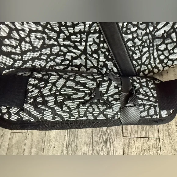 Jordan Monogram Black Elephant Print Duffle Bag (size Large) 40L - Picture 4 of 12